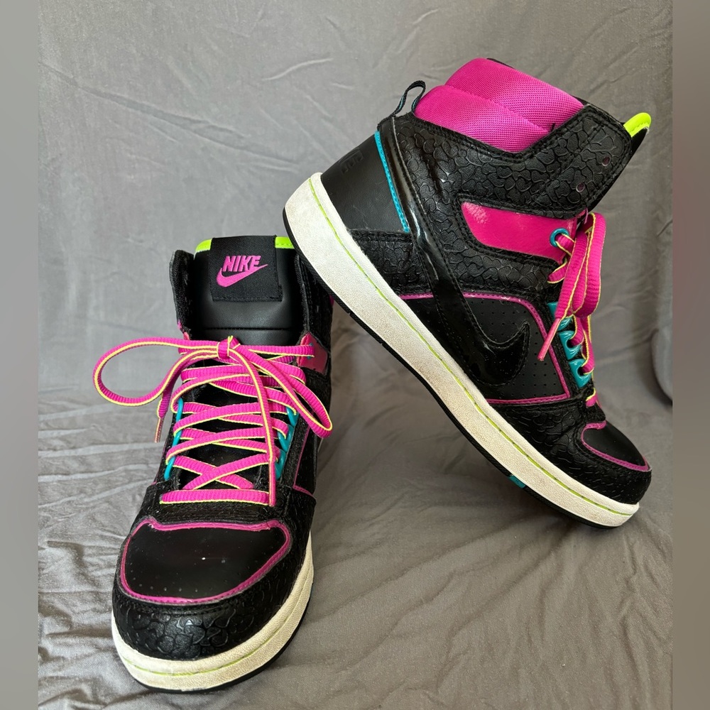 Nike - Retro woman’s delta high lite- size 7.5